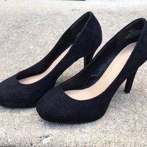 Black felt pumps